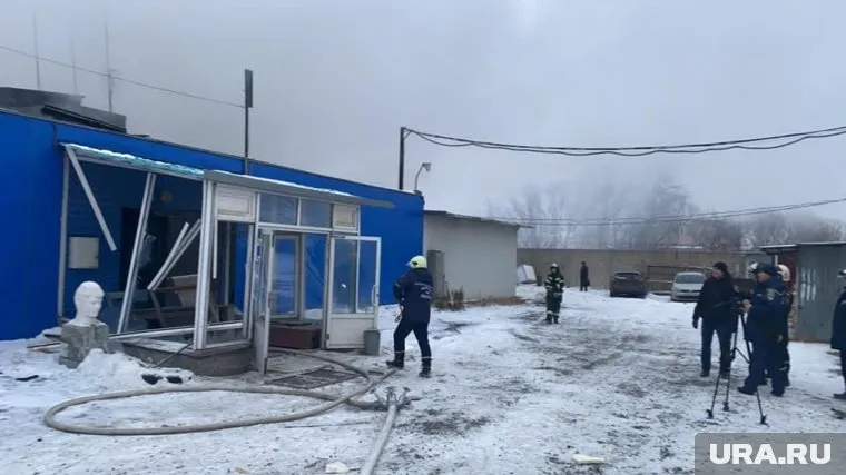 На месте ЧП работают почти 140 человек и десятки единиц техники