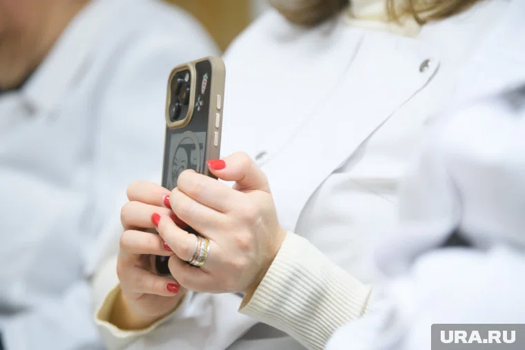 Житель ЯНАО обвиняется в краже 30 тысяч рублей со счета знакомой