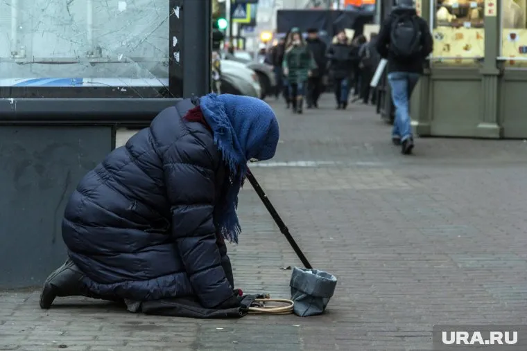 Бедным россиянам предложили раздавать санкционные продукты