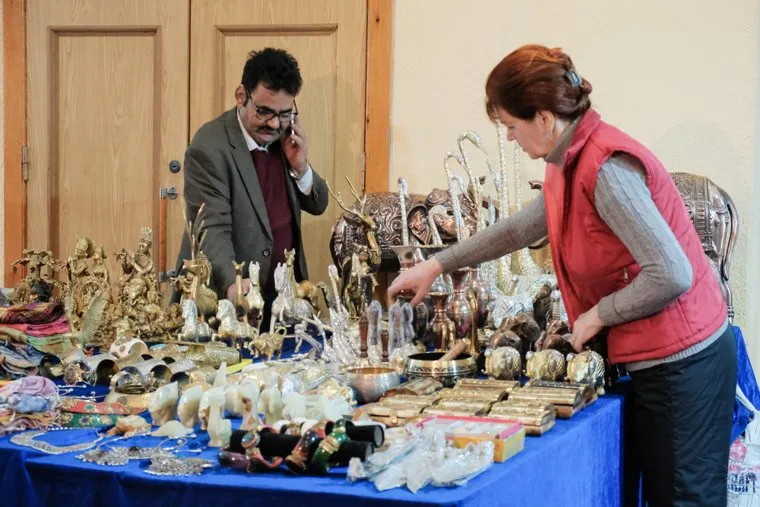 Ярмарка. Товары из Индии. Курган