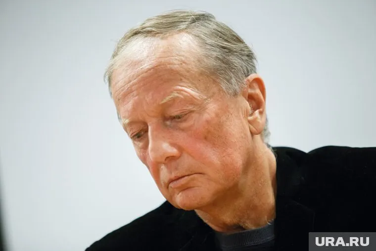 Тело умершего сатирика отправят на родину