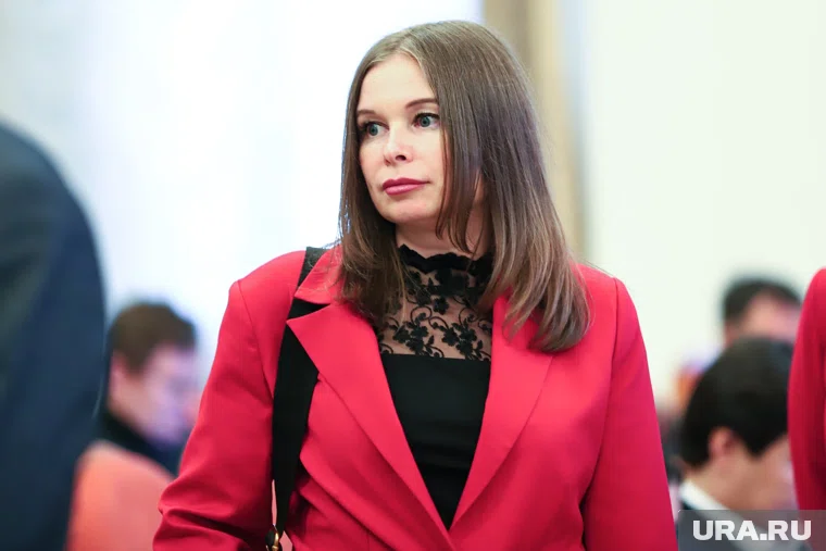 Юлия Вершецкая руководит ИАЦ с 2022 года, а до этого была пиарщицей в МУГИСО