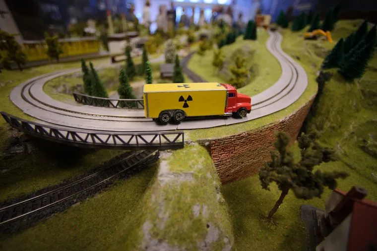 Пункт временной изоляции отработанного топлива PURAM и АЭС"Пакш". Венгрия, Пакш, радиация, экология, перевозка радиационных отходов, макет, транспортировка