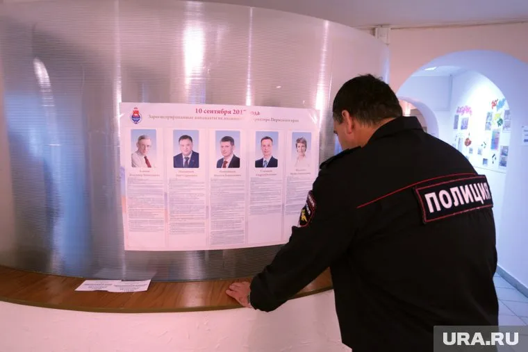 Лидер пермских «Патриотов России» Андрей Степанов (второй справа) планирует завершить политическую карьеру