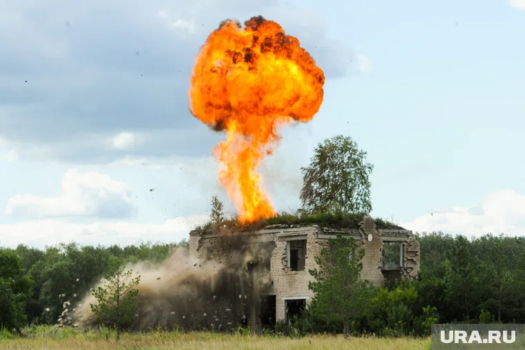 В результате ударов пострадали крыши нескольких зданий (архивное фото)