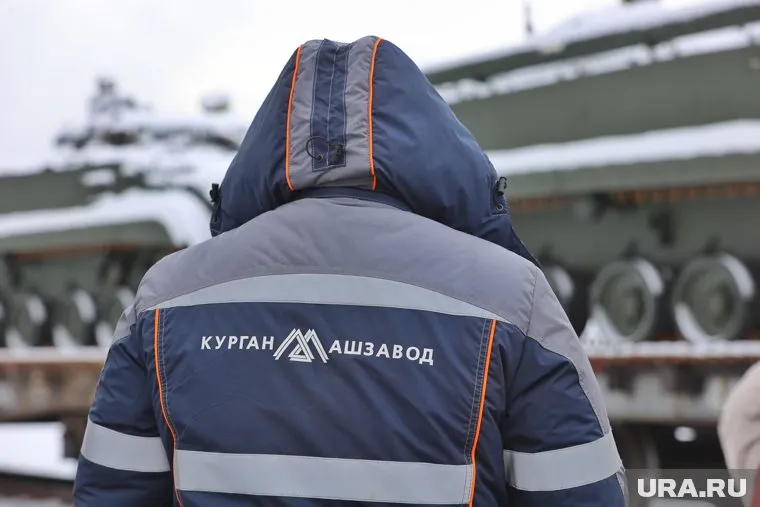 Работник КМЗ получил четыре медали за участие в СВО