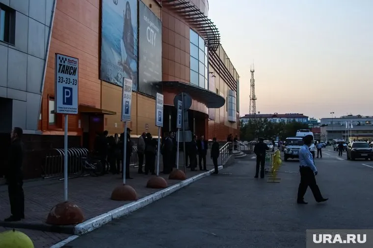 Эвакуация началась за полчаса до открытия торговых центров