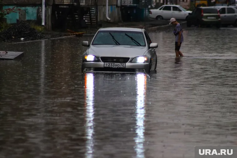 Сильные ливни осложняют работы по замене коллектора (архивное фото)