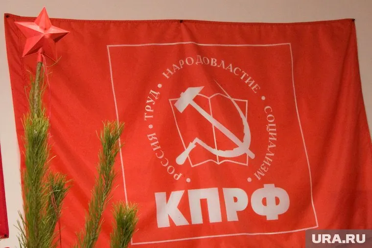 На Ямале кто-то разрисовал фамилиями кандидата от КПРФ входы в избирательные участки