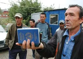 Мигрант три раза менял паспорт, чтобы жить в Югре