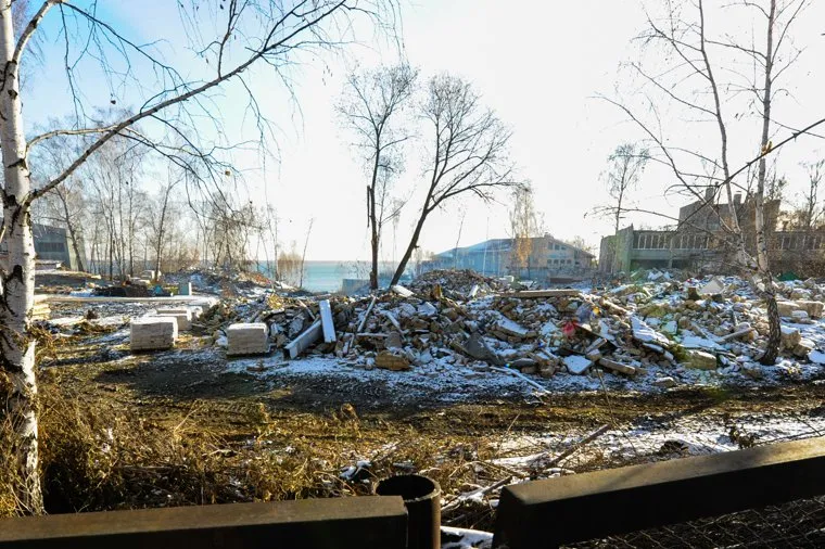 Стройки к саммитам ШОС и БРИКС. Челябинск, прездинтский коттеджный поселок, бывший лагерь чайка