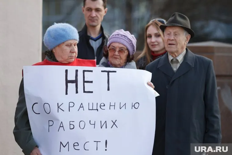 Предприятия больше не пытаются сохранить рабочие коллективы