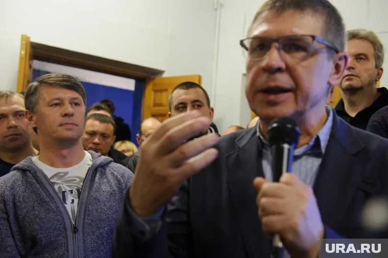 Высказаться откровенно пришли и ВИПы, и общественники