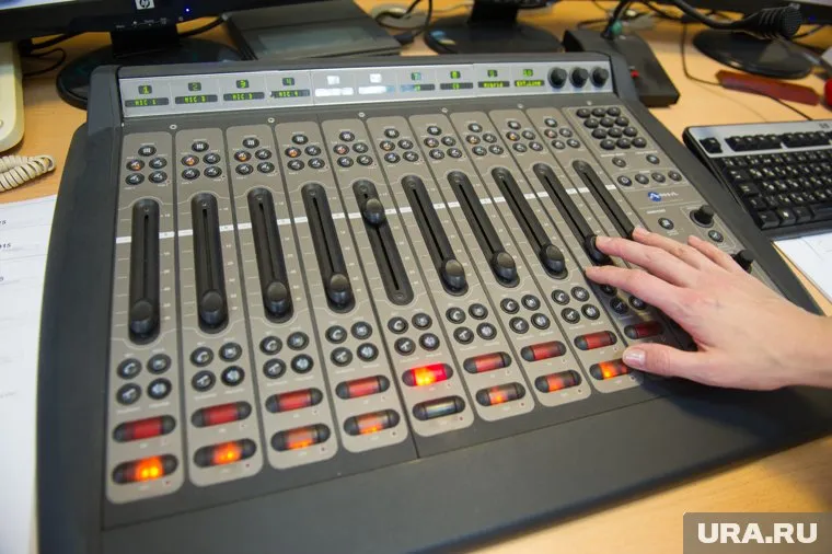 Запрет собственной записи в радиостудии возмутил политика