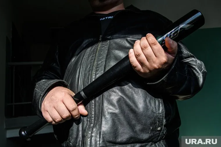 По свидетельствам очевидцев, в ход шли ножи и биты