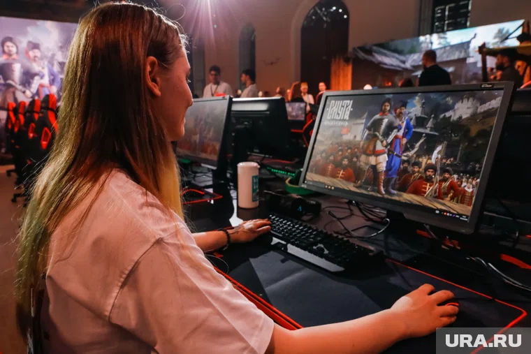 Школьники в России смогут изучать киберспорт прямо на уроках
