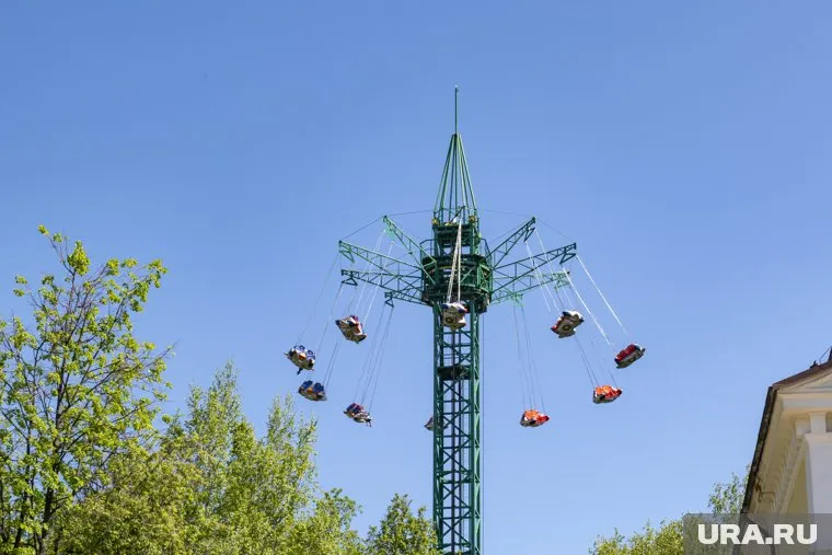 Каждый будний день в парке на один определенный аттракцион будет зафиксирована цена