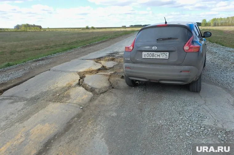 Трасса в Курганской области разрушилась из-за дорожной компании, уверены местные жители (архивное фото)