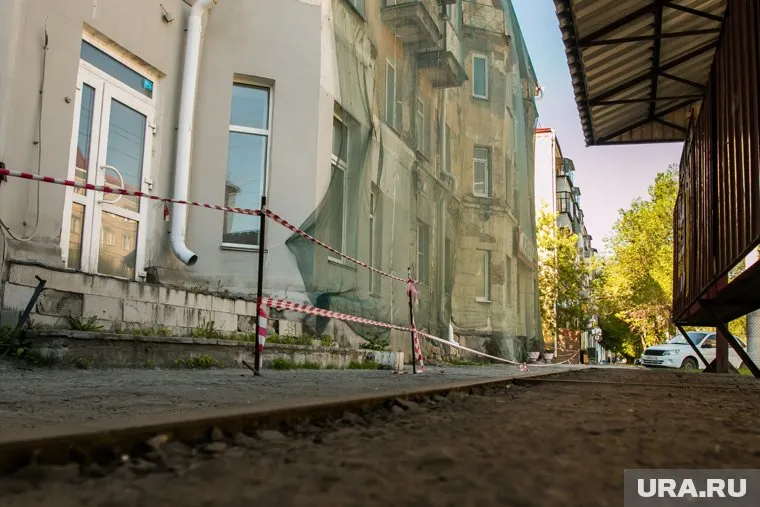 Спустя шесть лет после постройки дом признали аварийным