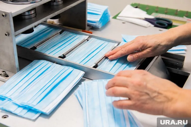 Маски распределят между медиками и волонтерами