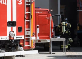 Пожарные поезда отправились тушить огонь под свердловским поселком