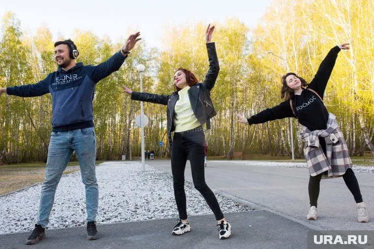 Екатеринбуржцы станцевали ночью под латинскую музыку