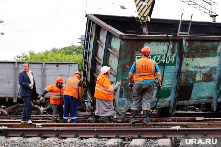 В Смоленской области столкнулись грузовик и грузовой поезд