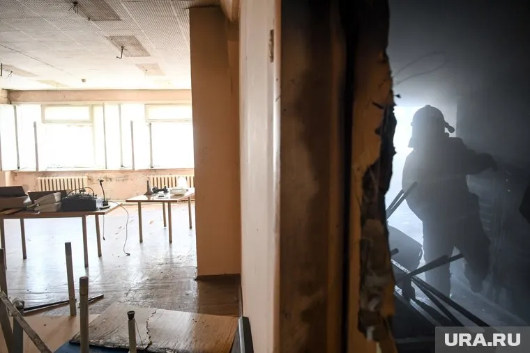 Представители МВД и МЧС отрабатывают различные версии случившегося