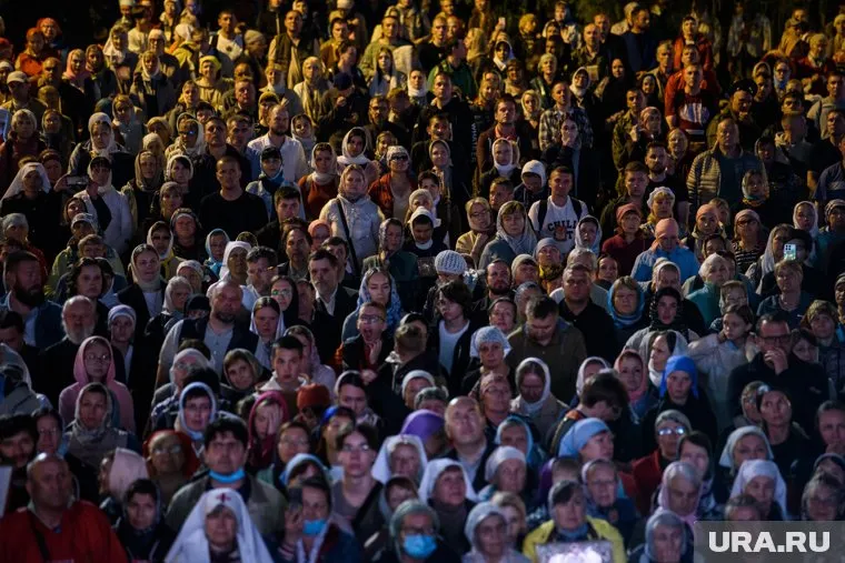 Паломники молятся о мире и любви