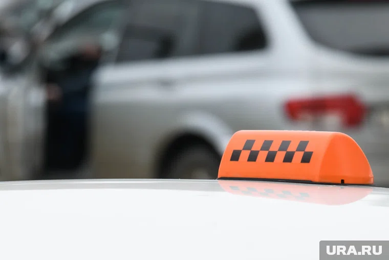 Во время новогодних праздников цены на такси в Тюмени выросли в два раза