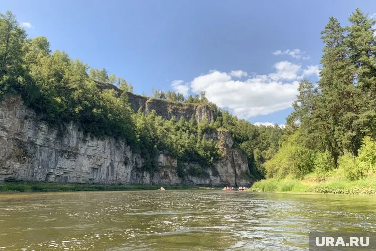 Земельный участок находится около реки Ай