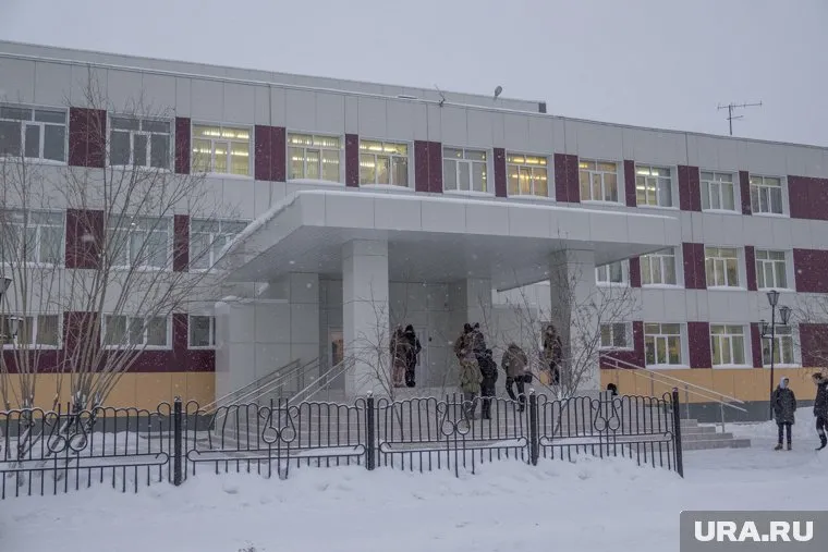 Названы имена педагогов новоуренгойской гимназии, виновных в скандале со «школьником из бундестага»