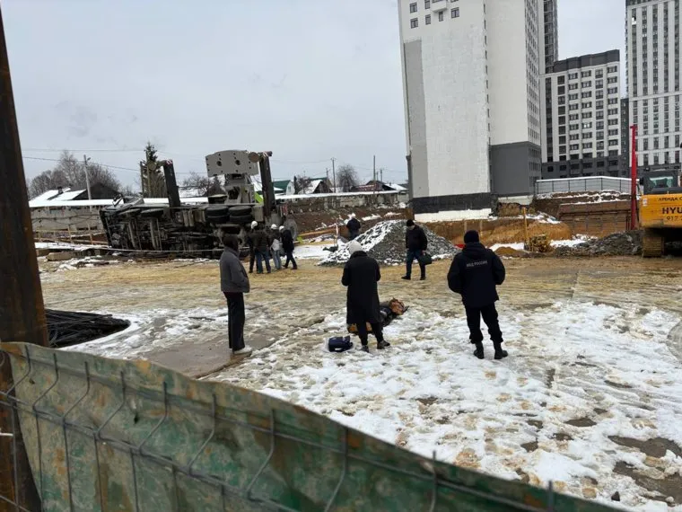 Автокран придавил мужчину, он погиб на месте (архивное фото)