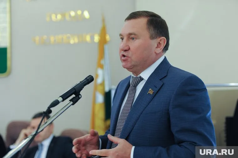 Предварительно, Виталий Паутов выступал в роли посредника при передаче взяток в мэрию города