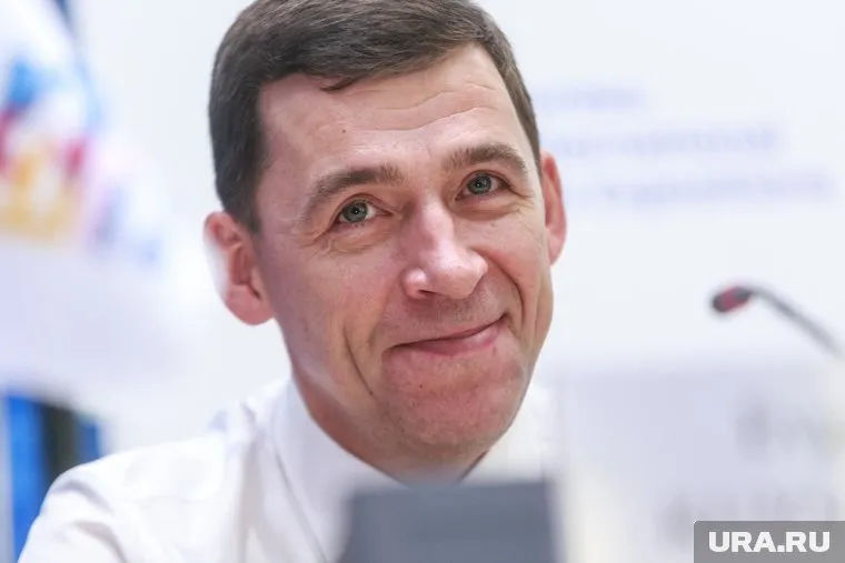 Евгений Куйвашев продал на аукционе свой чайный сервиз