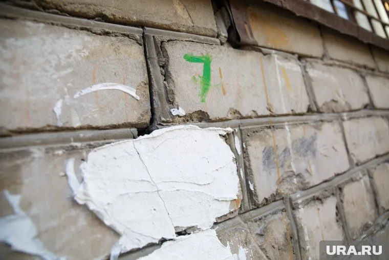 В результате обрушения эвакуированы 19 человек