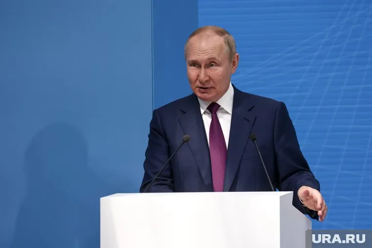 Владимир Путин заявил, что Россия должна двигаться только вперед