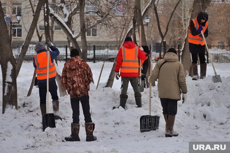 В Кургане дворники клининговой компании «Сервисные технологии» жалуются на задержку зарплат