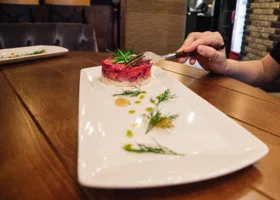 Популярный салат на Новый год стал еще дороже  