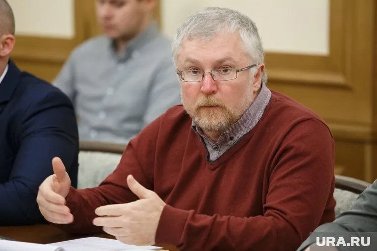 Киселев обошел все фракции, кроме ЕР, и встретился с губернатором тайно