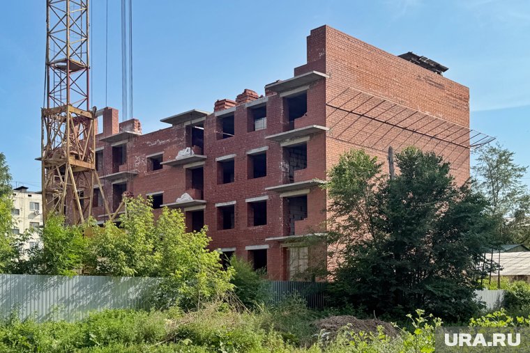 Мэрия заставляет бизнесмена Бабочкина снести незаконный долгострой в центре Кургана. Фото