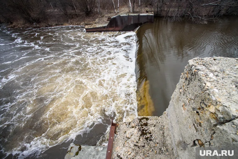 Плотина Печенежского водохранилища в Харьковской области получила повреждения, заявили на Украине