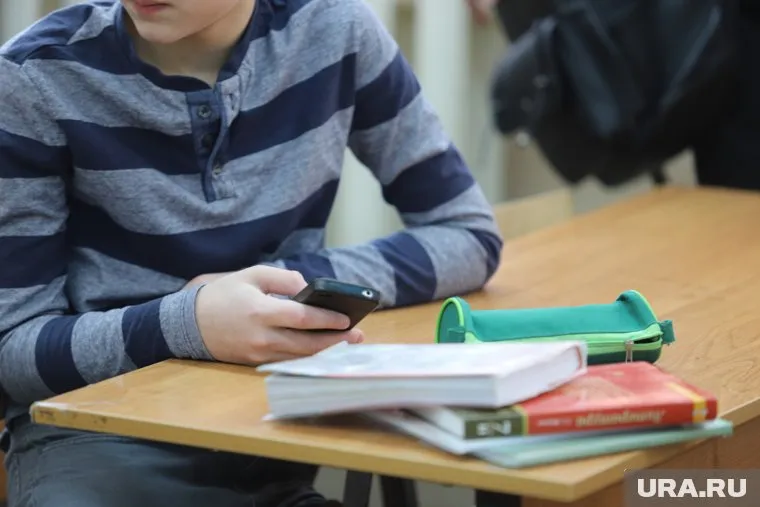 Школьник получил ожоги кистей из-за взрыва мобильника (архивное фото)