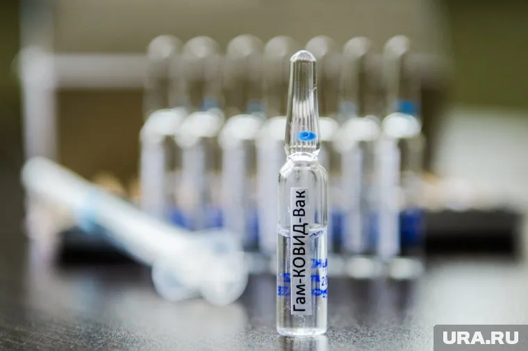 Для некоторых россиян вакцина от COVID может представлять риск