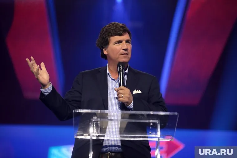 Владимир Зеленский не планировал давать интервью Такеру Карлсону (на фото)