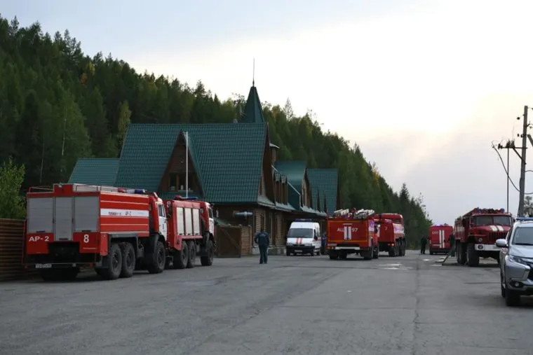 Горящий лес возле горы Волчиха. Свердловская область