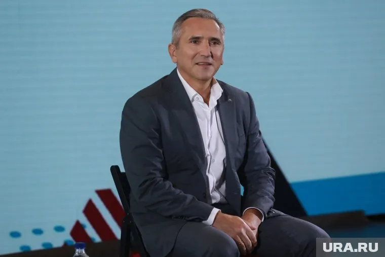 Рабочая поездка губернатора началась с осмотра Площади 100-летия Исетского района