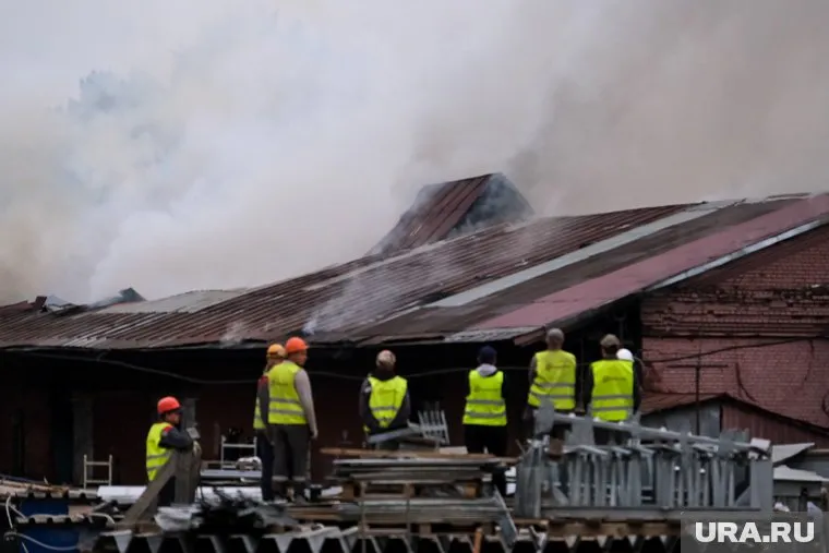 Площадь пожара составила 120 квадратных метров, сообщили в ГУ МЧС России по Свердловской области (архивное фото)