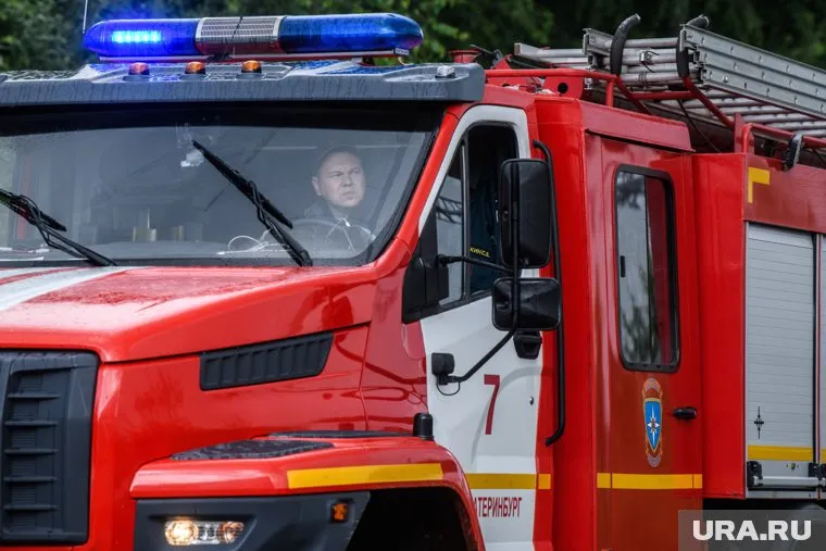 К месту вызова были направлены 19 человек личного состава и четыре единицы техники