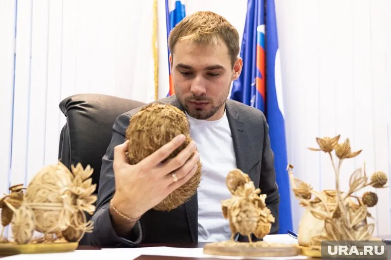 Став депутатом, Шипулин занимается проблемами игрушек из бересты